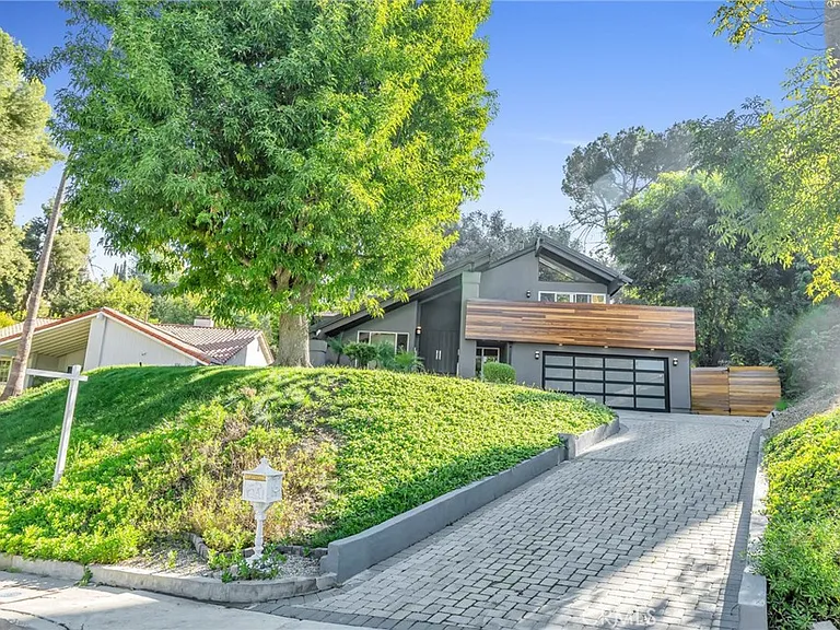 4642 Poe Ave — Photo 1