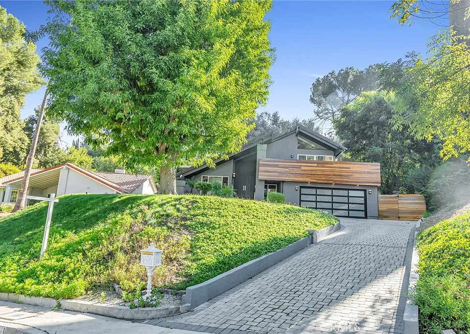 4642 Poe Ave