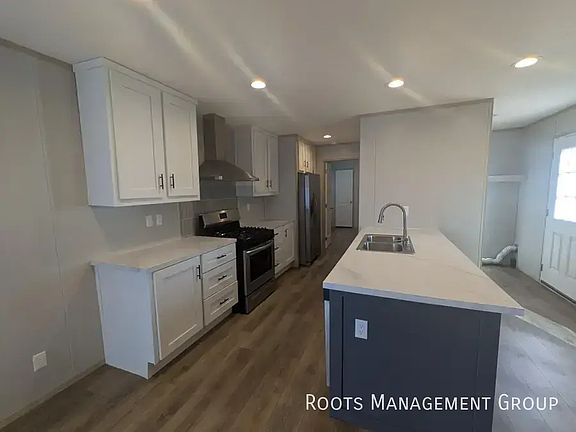 5th image of 700 E 6th St #138