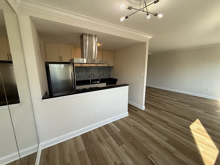 4390 Lorcom Ln #810 — Photo 8