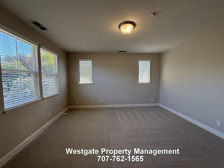 1708 Southridge Dr — Photo 31