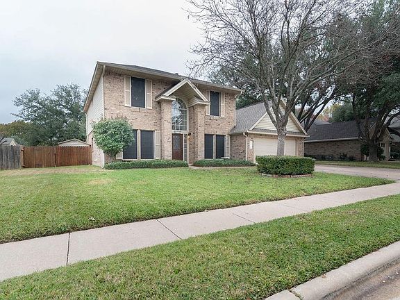 2nd image of 1204 Woodlawn Dr