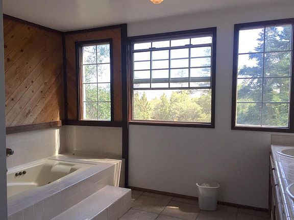 2nd image of 1425 Green Oaks Ct