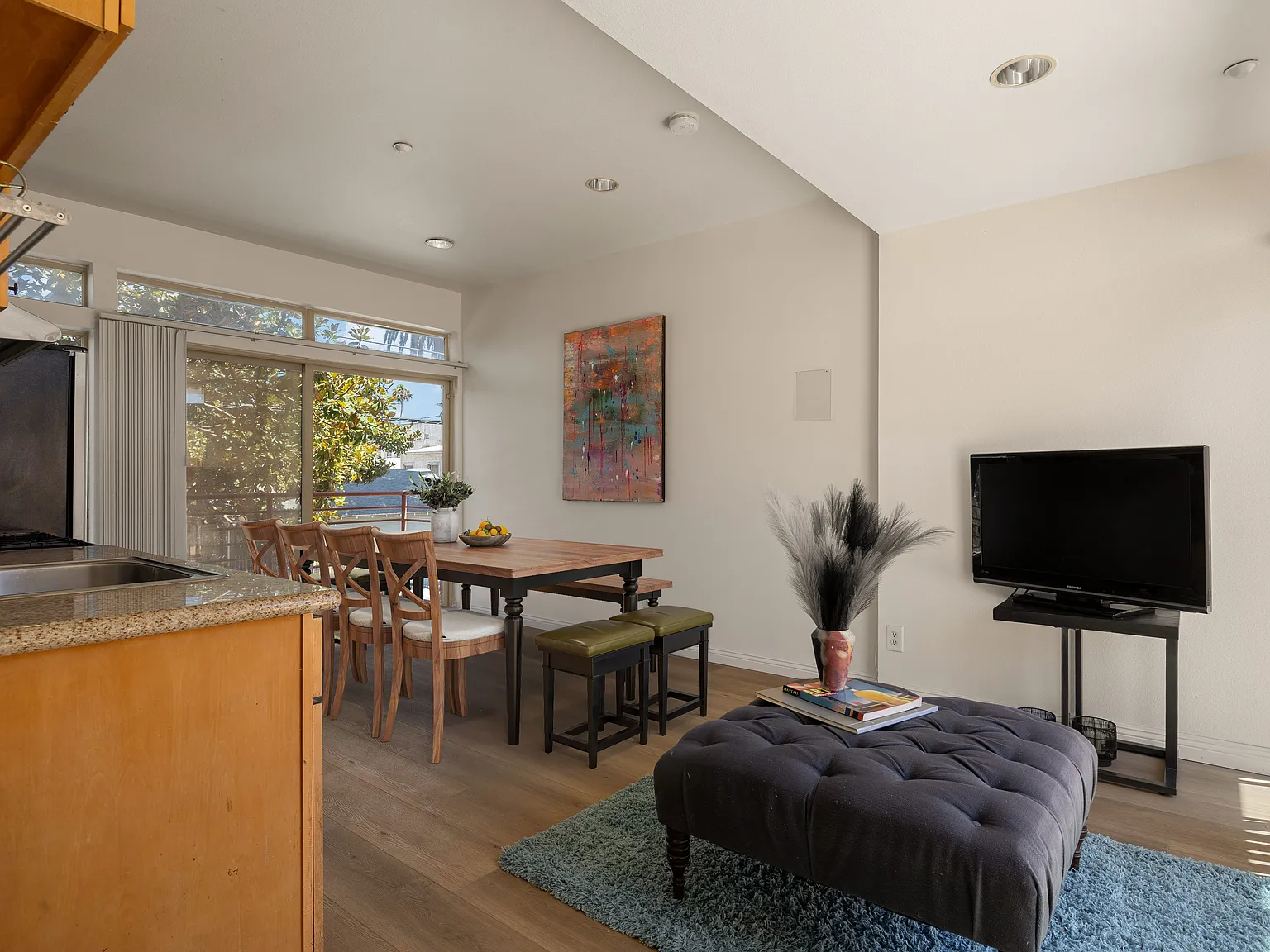 5 bed, 2050 sqft, $1,199 — Photo 3