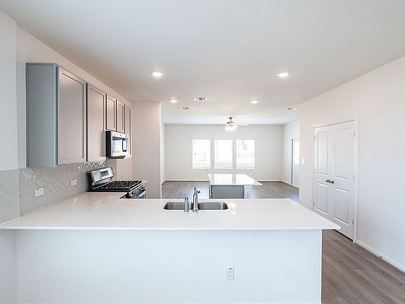 5th image of 441 Blue Hibiscus Dr