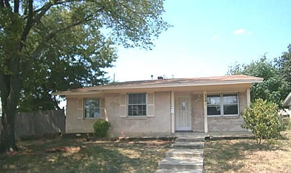 1st image of 1906 Valleywood Dr