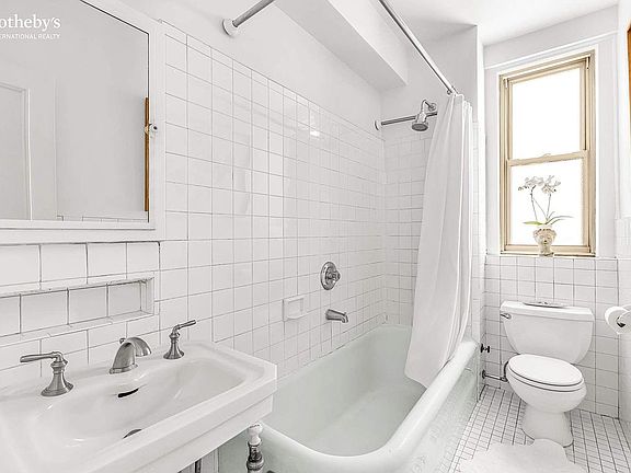 5th image of 390 Riverside Dr APT 6D