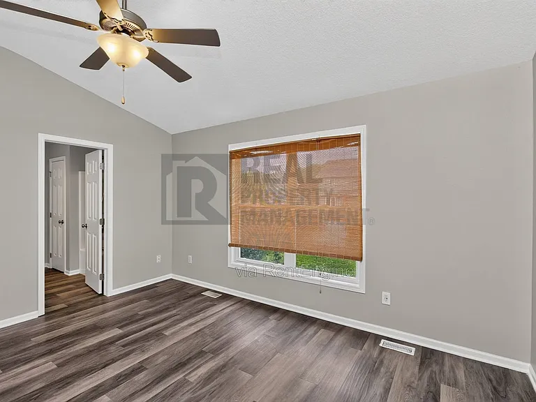 1229 E 18th St — Photo 19