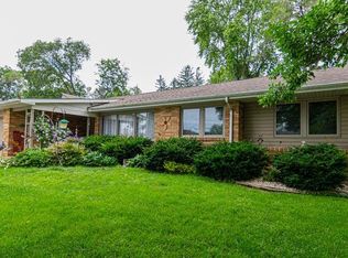 1819 Avalon Rd, Dubuque, IA 52001