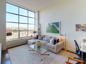 360 Newbury St, Boston, MA