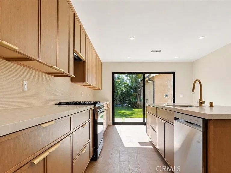 4819 Genesta — Photo 18