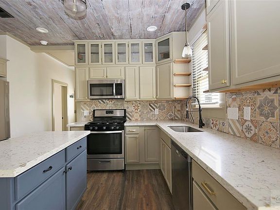 3rd image of 4803 Avenue O 1/2