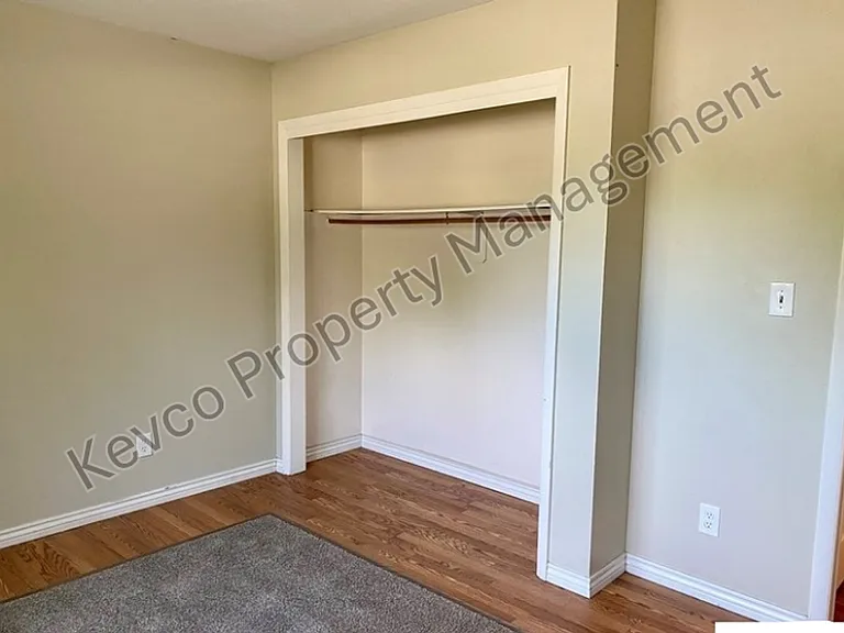 308 Briarwood Rd — Photo 7
