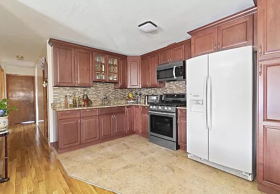 4th image of 948 E 100th St