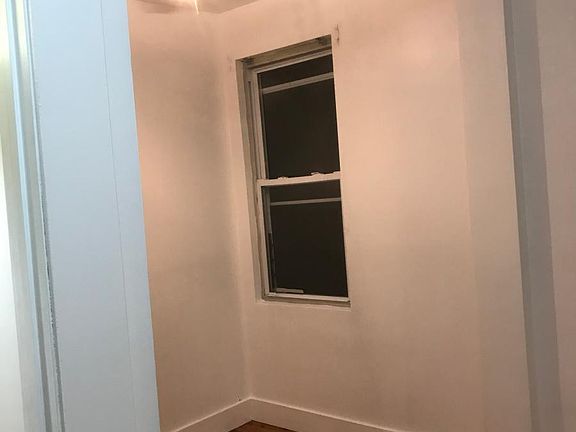 3rd image of 323 Fillmore St APT 2R