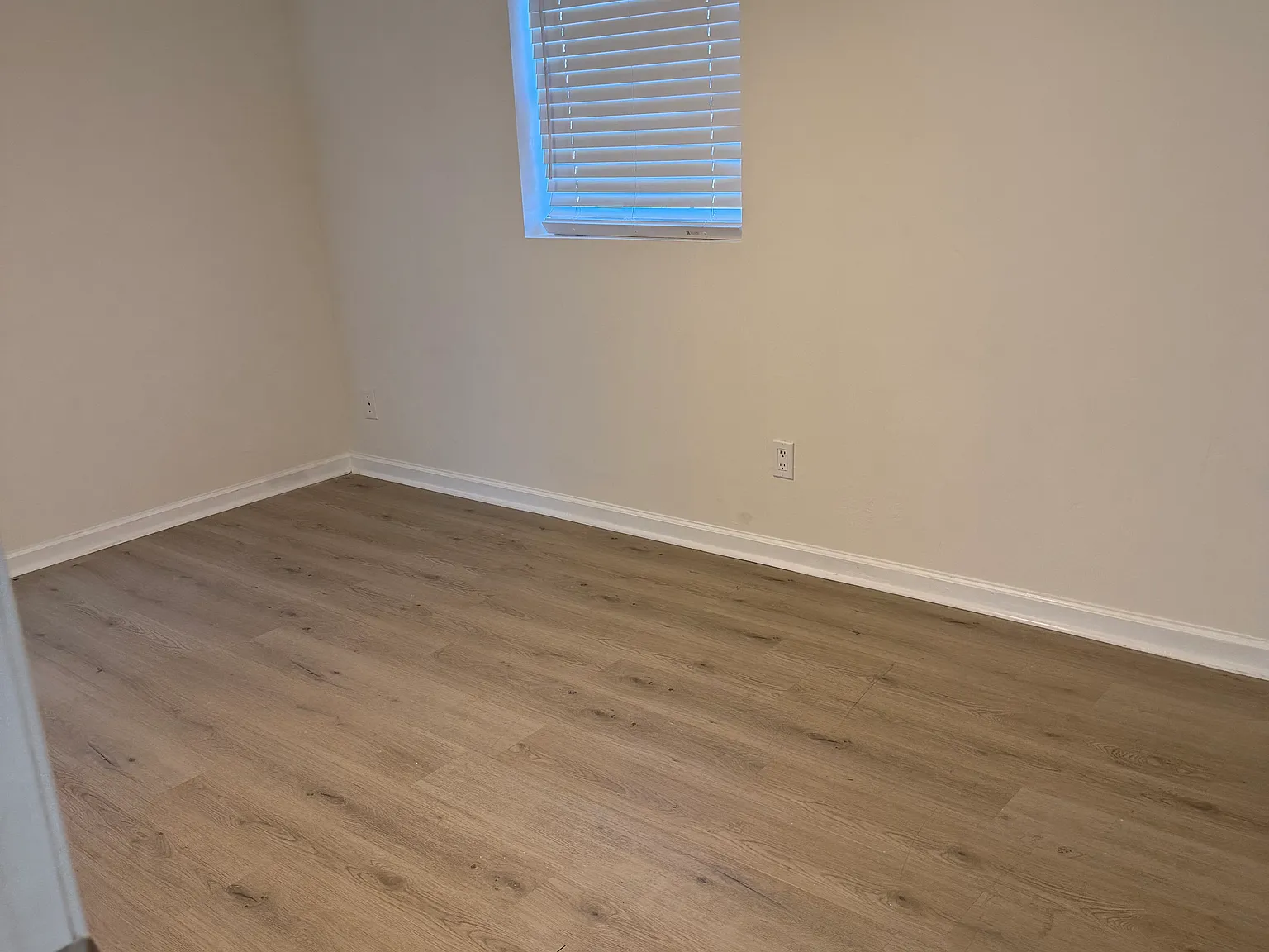 2 bed, 1.5 bath, 850 sqft, $1,050 — Photo 3