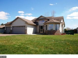 38455 Coventry Dr, North Branch, MN 55056