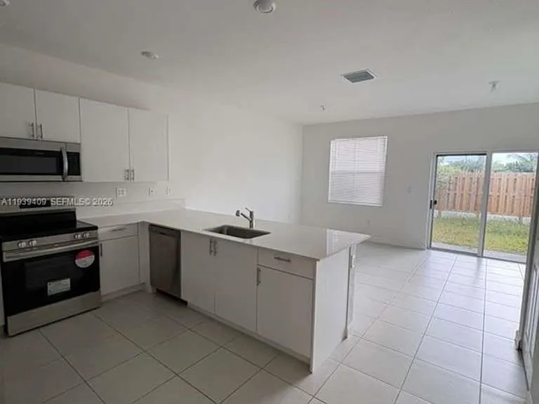 2-29240 SW 163rd Ct #2-29240 — Photo 2