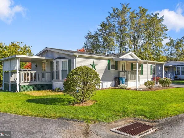 210 Robin Dr, Red Lion, PA 17356