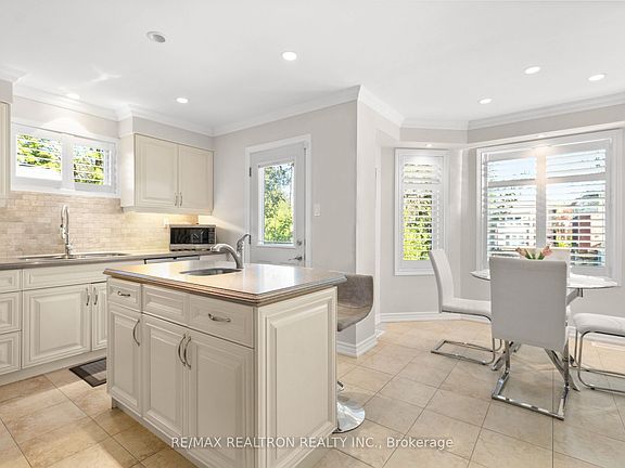 5th image of 183 Holmes Ave