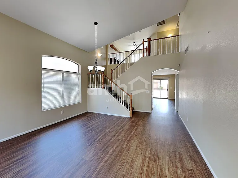 8409 S 50th Ln — Photo 7