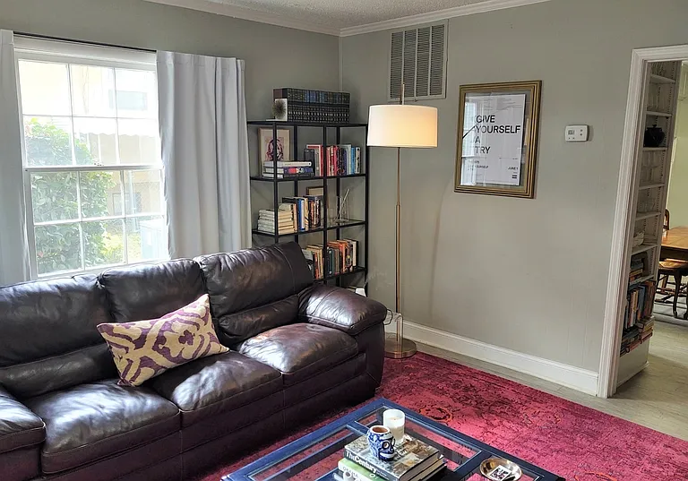 15 N Fisher St — Photo 2