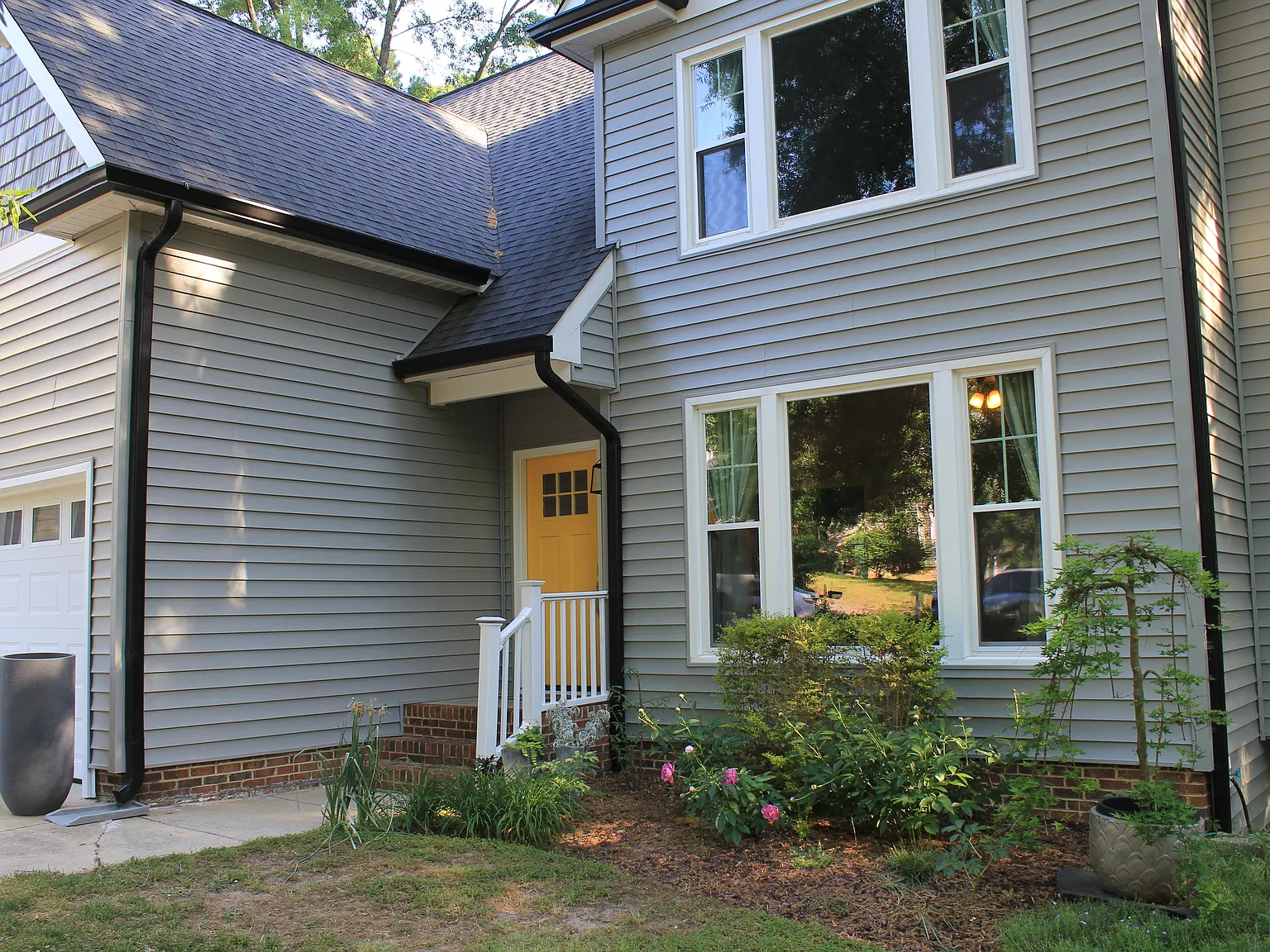 4 bed, 2.5 bath, 2121 sqft, $2,600 — Photo 3