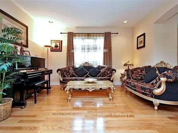 33 Golden Oak Ave, Richmond Hill, ON L4S 1Y6