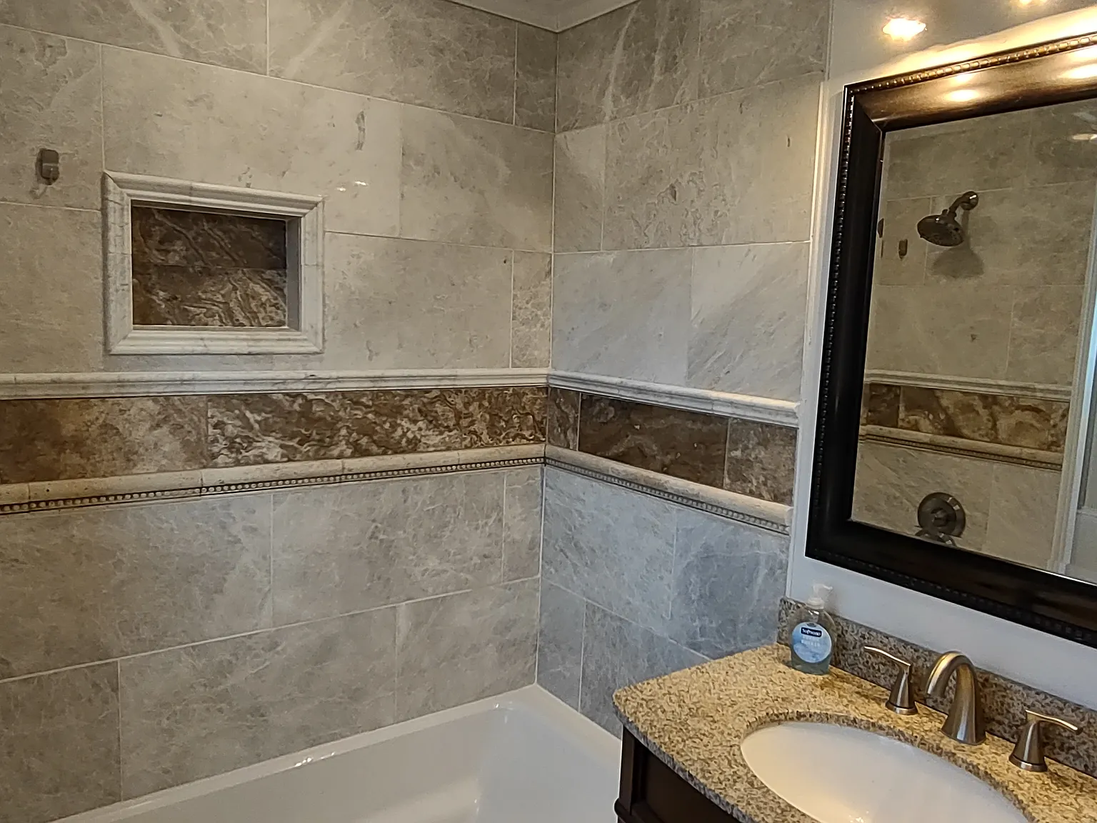 3 bed, 1250 sqft, $2,990 — Photo 4