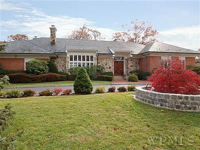 1st image of 12 Gate House Ln