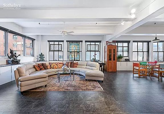 4th image of 347 W 39th St APT 5E