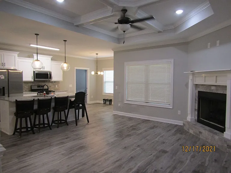 212 Savannah Dr — Photo 4