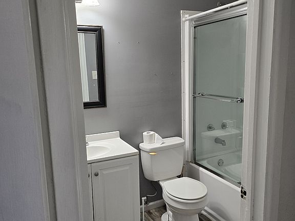 4th image of 1402 Pine Dr #4