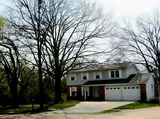 3 Silveroak Dr, Ballwin, MO 63021