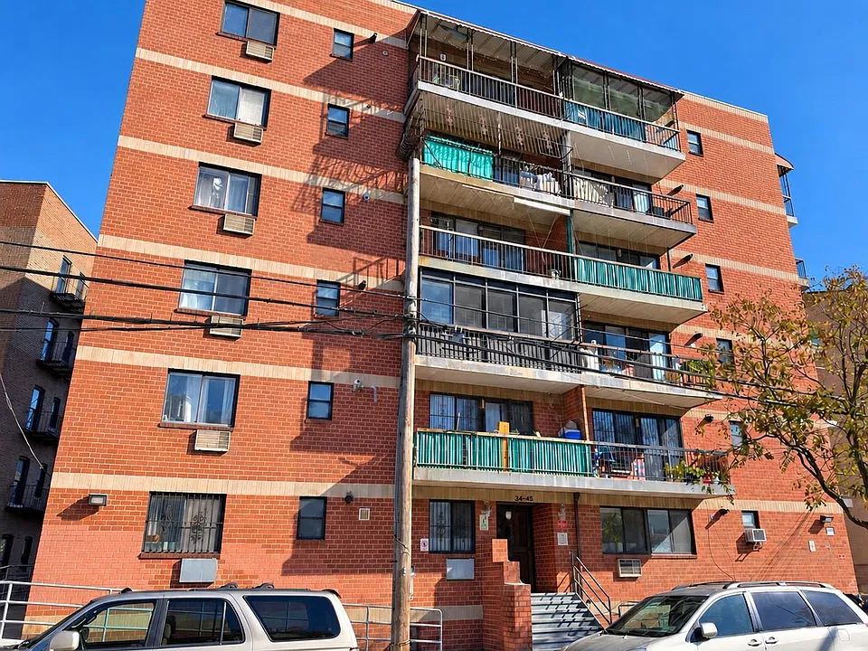 34-45 Leavitt St #4B