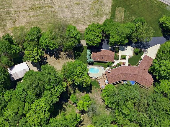 3rd image of 1833 E Hanley Rd