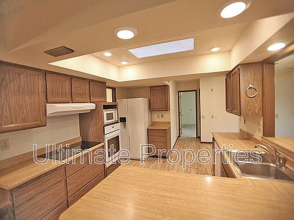 2nd image of 17202 N Foothills Dr