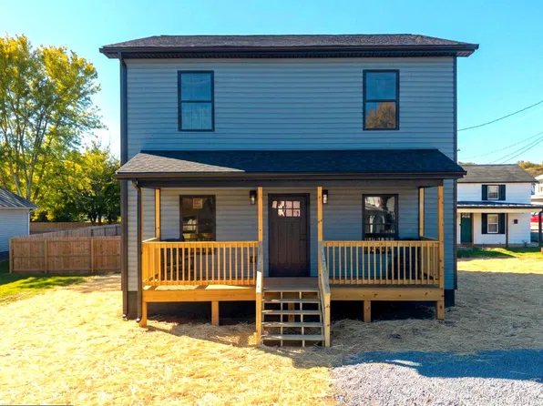 134 N Hawksbill St, Luray, VA 22835