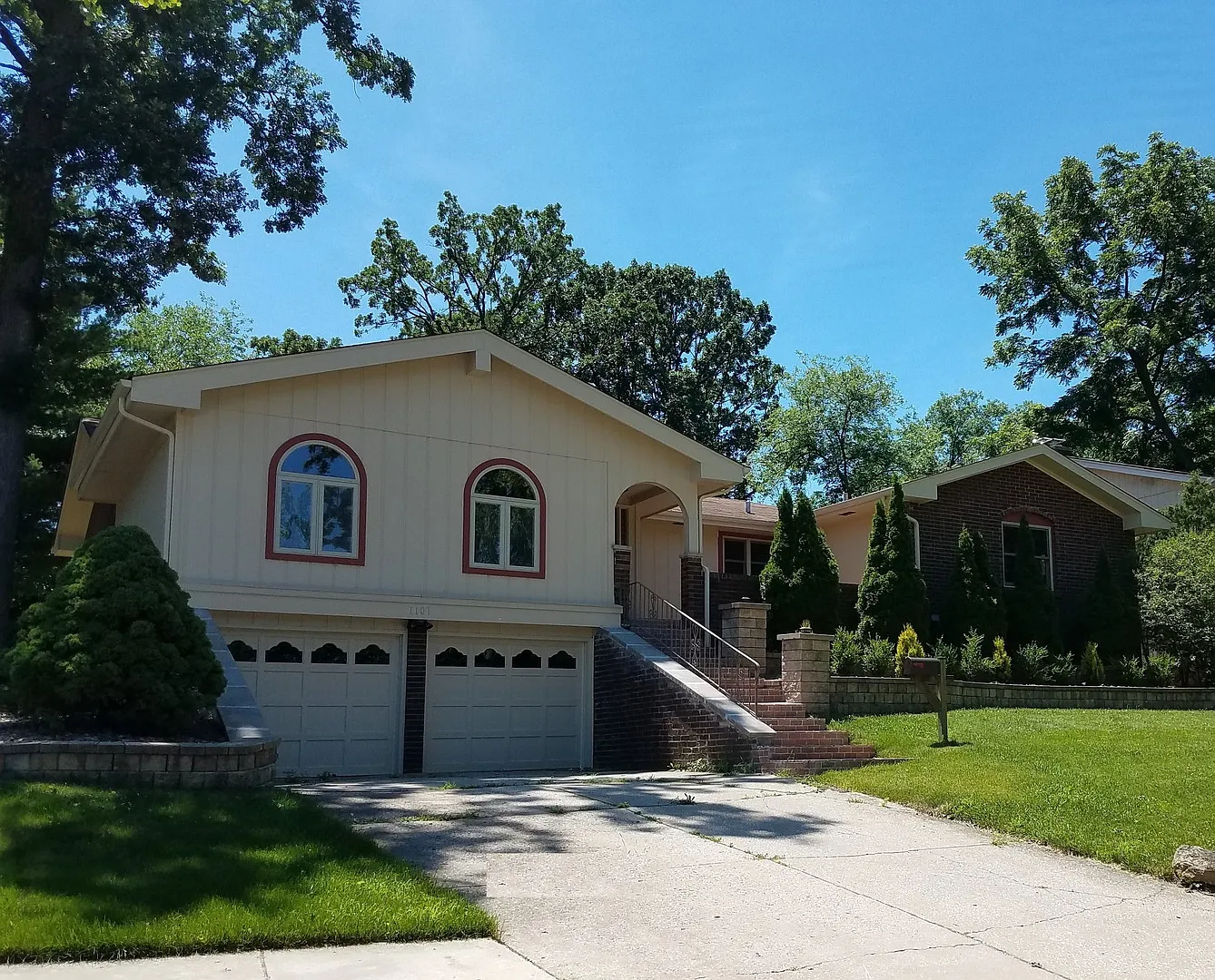 1101 Candlewood Dr photo 1