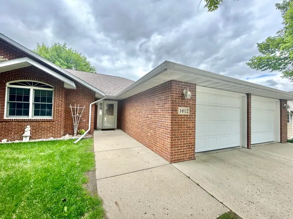 1612 Cypress Point Cir, Brookings, SD 57006