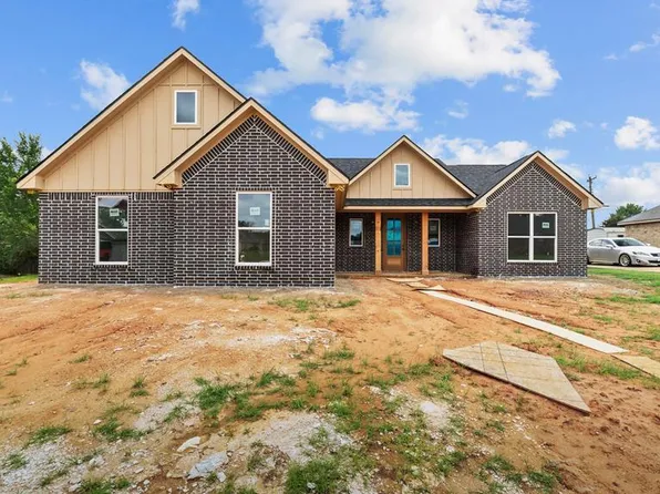 152 Corley Cir, Wake Village, TX 75501
