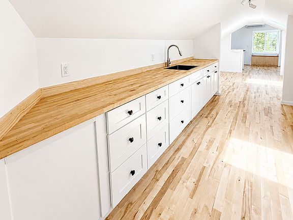 4th image of 1472 Chanticleer Ave