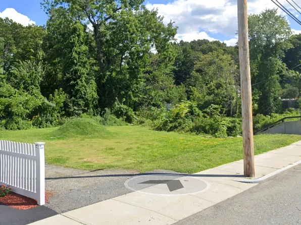 38 Houghton St, Hudson, MA 01749