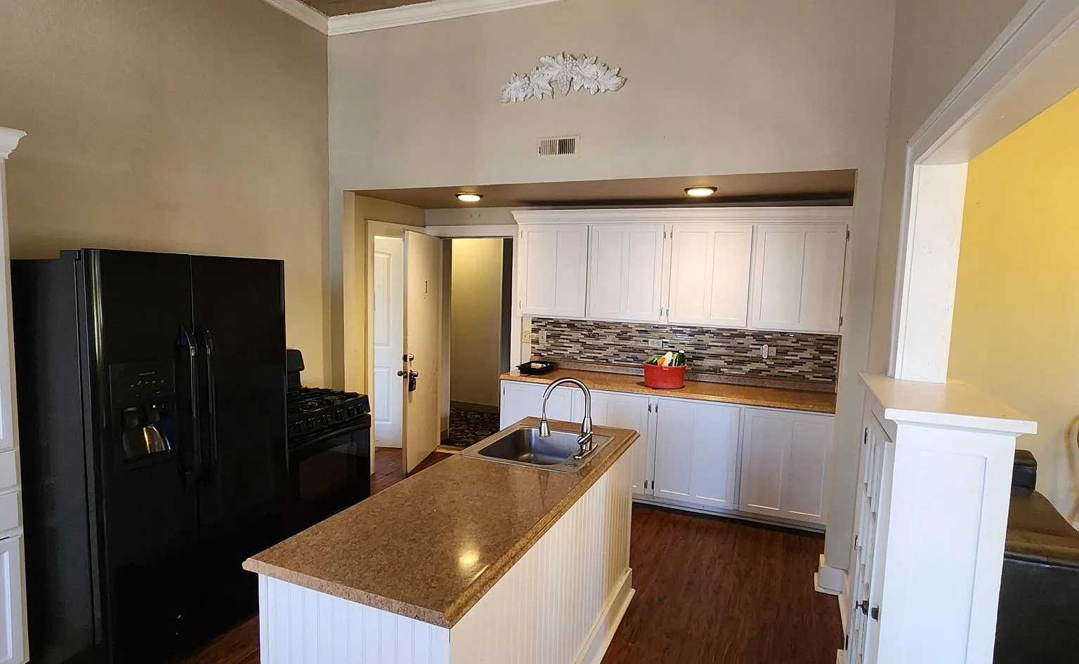 1 bed, 700 sqft, $1,200 — Photo 3