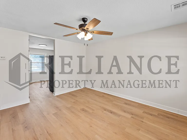 1103 S Waverly Rd — Photo 5