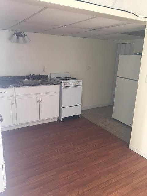 2nd image of 1200 1/2 Avenue B