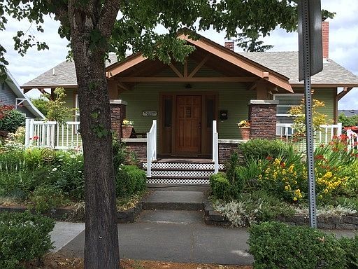 1st image of 643 Raleigh Pl SE
