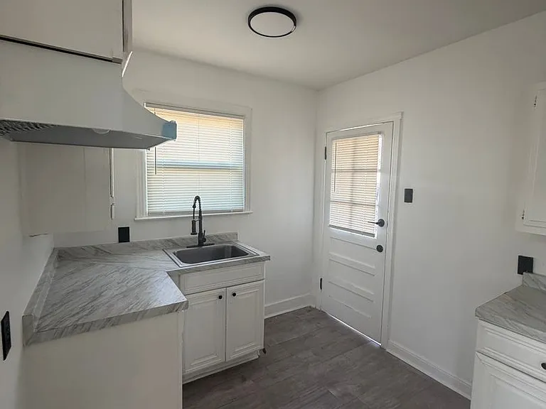 890 Charles Pl — Photo 6