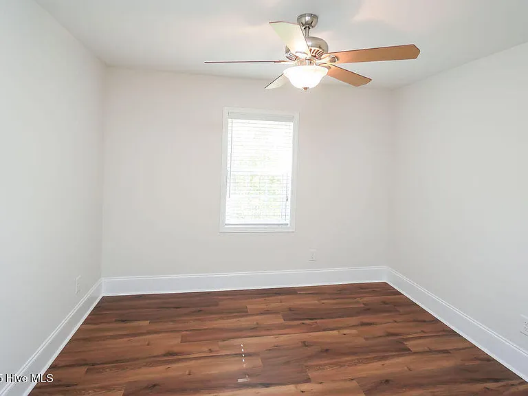 315 Adams Cir — Photo 10