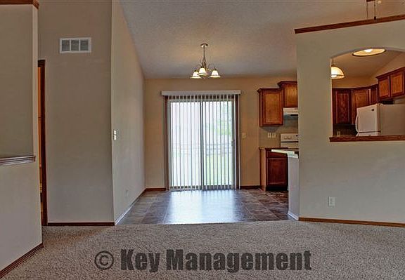 Dining Area & Kitchen